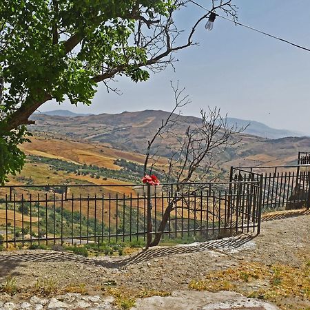 Casa Vacanze La Dimora Di Santa Barbara بيتراليا سوبرانا المظهر الخارجي الصورة